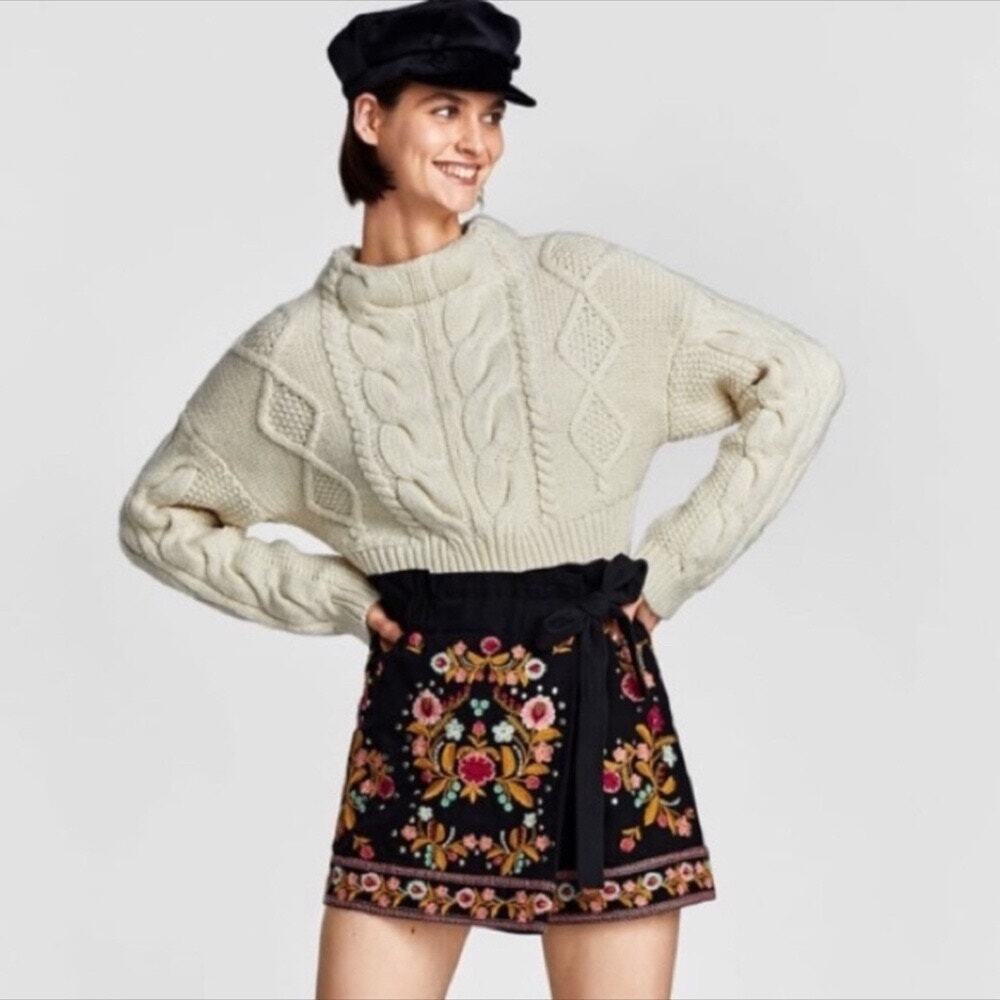 Zara Women's Black Colorful Floral Embroidered Skort Size M